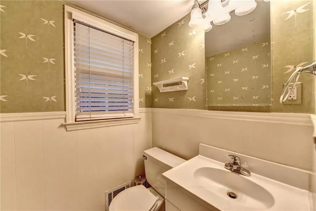 7275 Duncourtney Drive, Atlanta, Georgia 30328, 4 Bedrooms Bedrooms, ,3 BathroomsBathrooms,Residential,Sold,7275 Duncourtney Drive,5816099