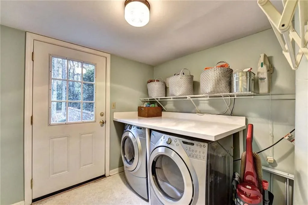 7275 Duncourtney Drive, Atlanta, Georgia 30328, 4 Bedrooms Bedrooms, ,3 BathroomsBathrooms,Residential,Sold,7275 Duncourtney Drive,5816099