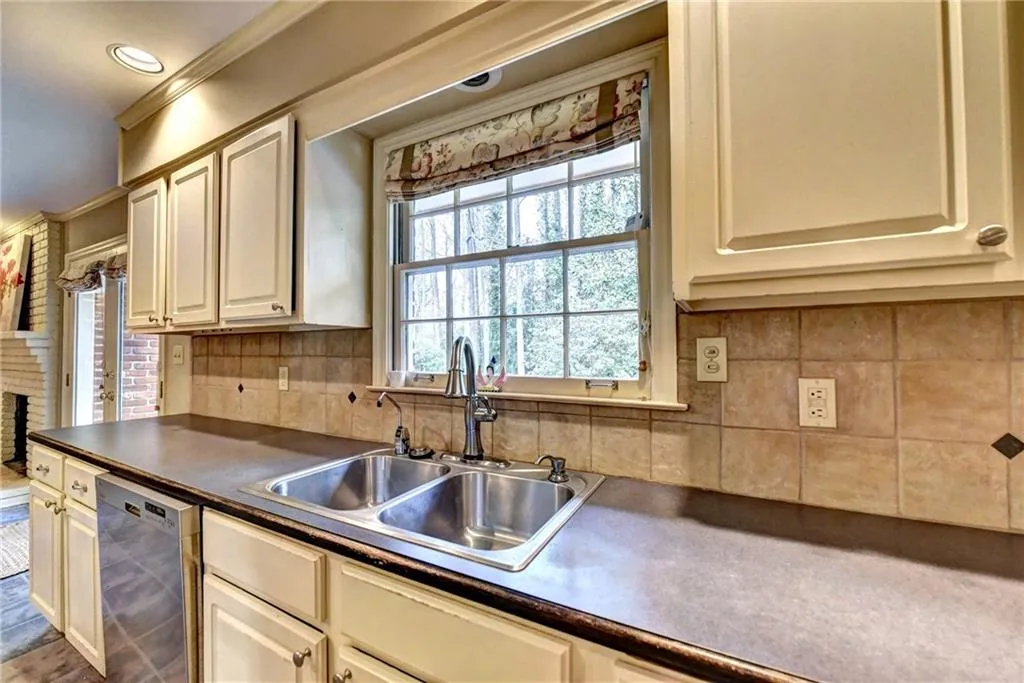 7275 Duncourtney Drive, Atlanta, Georgia 30328, 4 Bedrooms Bedrooms, ,3 BathroomsBathrooms,Residential,Sold,7275 Duncourtney Drive,5816099