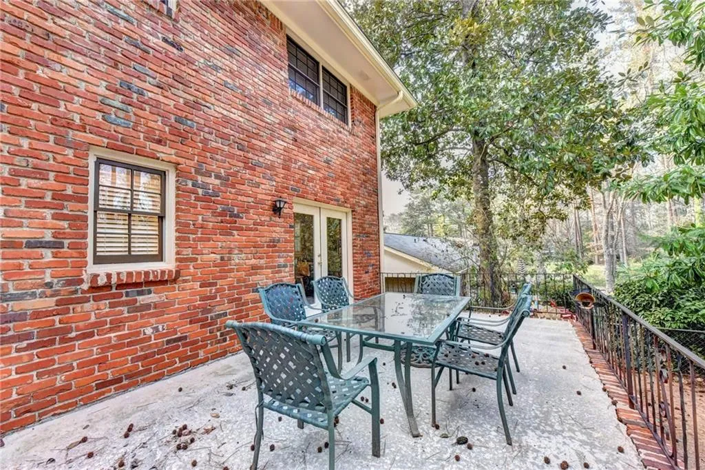 7275 Duncourtney Drive, Atlanta, Georgia 30328, 4 Bedrooms Bedrooms, ,3 BathroomsBathrooms,Residential,Sold,7275 Duncourtney Drive,5816099