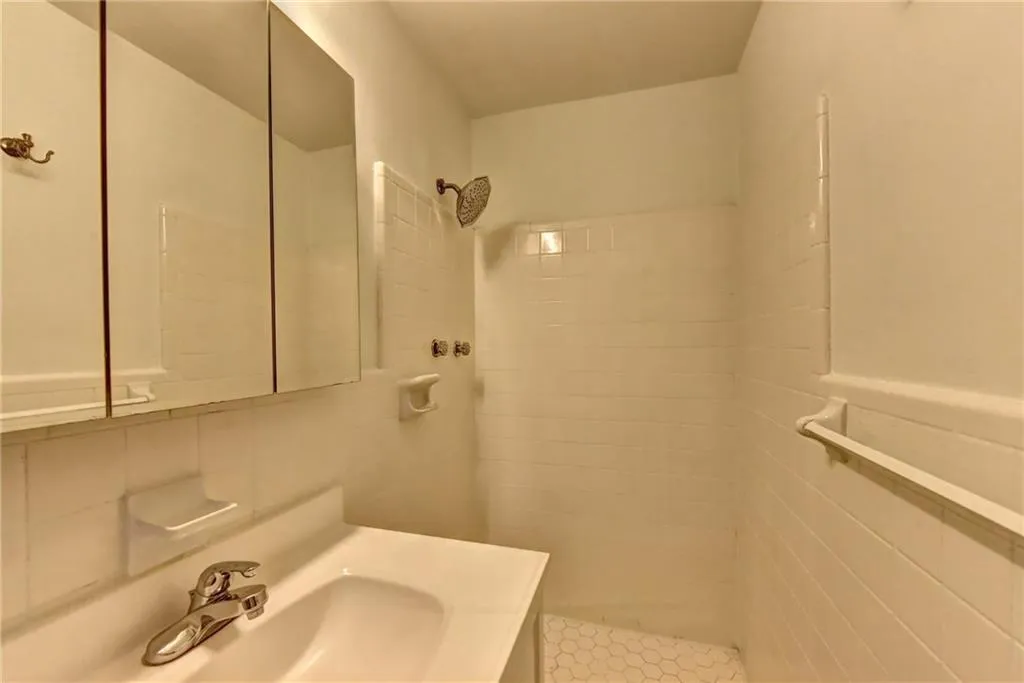 7275 Duncourtney Drive, Atlanta, Georgia 30328, 4 Bedrooms Bedrooms, ,3 BathroomsBathrooms,Residential,Sold,7275 Duncourtney Drive,5816099