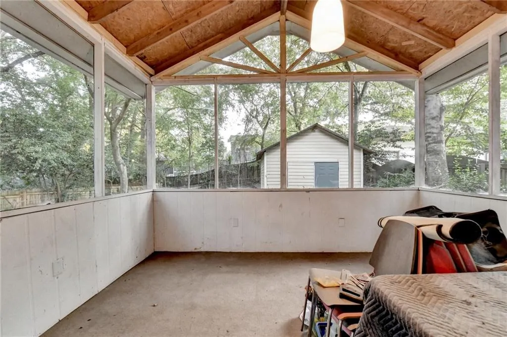 Sunroom / solarium with lofted ceiling