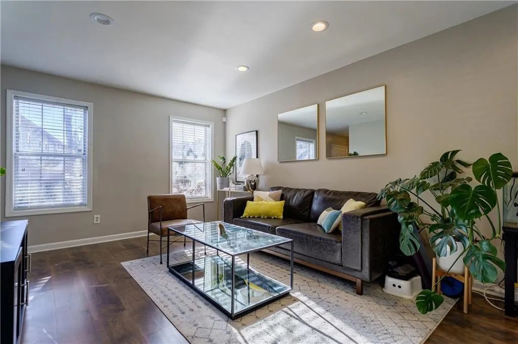 7750 Roswell Road Unit 9e, Sandy Springs, Georgia 30350, 3 Bedrooms Bedrooms, ,2 BathroomsBathrooms,Residential,Sold,7750 Roswell Road Unit 9e,6972576