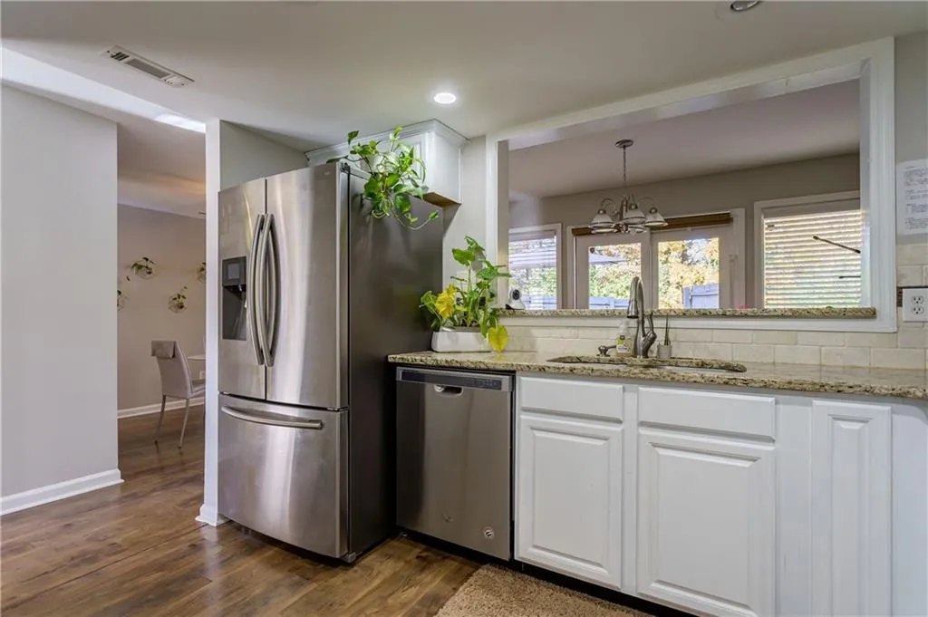 7750 Roswell Road Unit 9e, Sandy Springs, Georgia 30350, 3 Bedrooms Bedrooms, ,2 BathroomsBathrooms,Residential,Sold,7750 Roswell Road Unit 9e,6972576