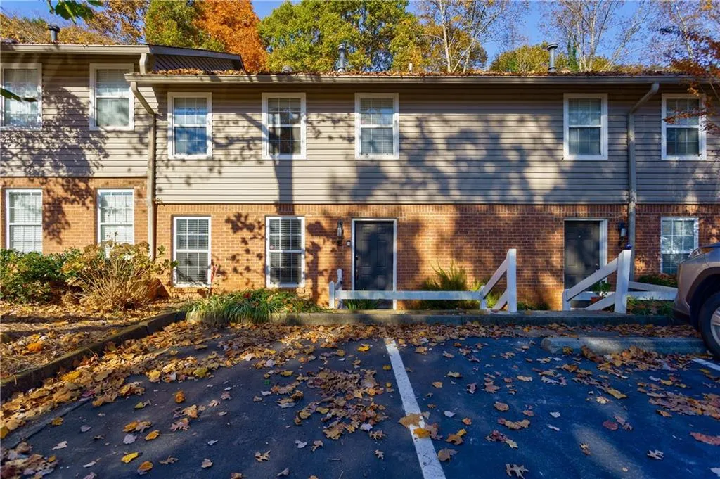 7750 Roswell Road Unit 9e, Sandy Springs, Georgia 30350, 3 Bedrooms Bedrooms, ,2 BathroomsBathrooms,Residential,Sold,7750 Roswell Road Unit 9e,6972576