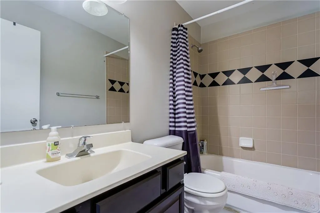 7750 Roswell Road Unit 9e, Sandy Springs, Georgia 30350, 3 Bedrooms Bedrooms, ,2 BathroomsBathrooms,Residential,Sold,7750 Roswell Road Unit 9e,6972576