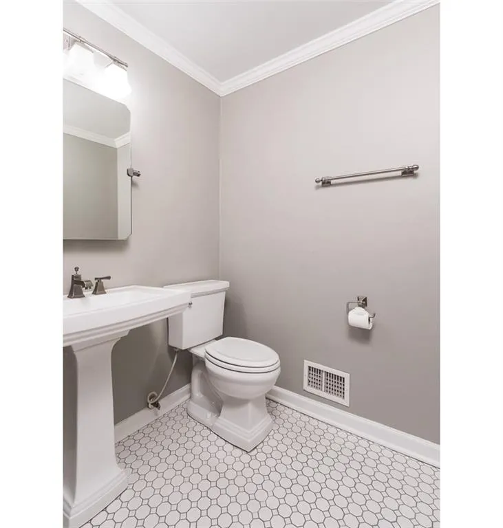 1155 Windsor Parkway, Sandy Springs, Georgia 30319, 5 Bedrooms Bedrooms, ,3 BathroomsBathrooms,Residential,Sold,1155 Windsor Parkway,5722834