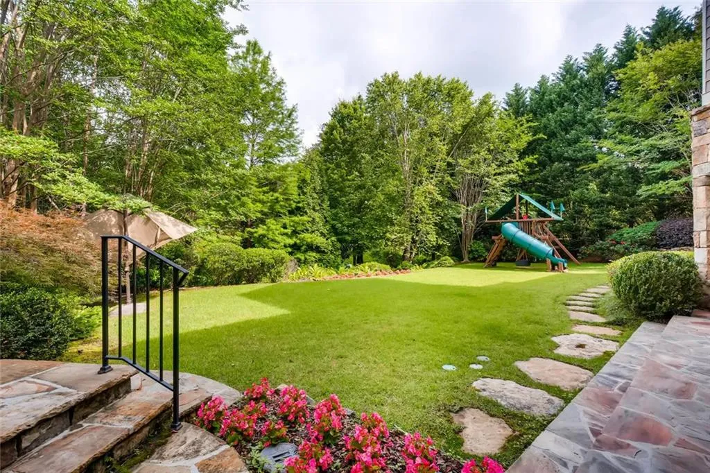 160 Trimble Crest Drive, Atlanta, Georgia 30342, 6 Bedrooms Bedrooms, ,5 BathroomsBathrooms,Residential,Sold,160 Trimble Crest Drive,5951771