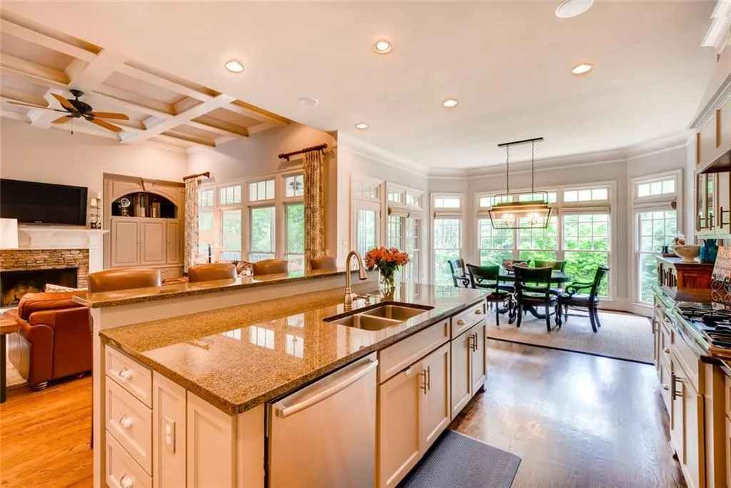 160 Trimble Crest Drive, Atlanta, Georgia 30342, 6 Bedrooms Bedrooms, ,5 BathroomsBathrooms,Residential,Sold,160 Trimble Crest Drive,5951771