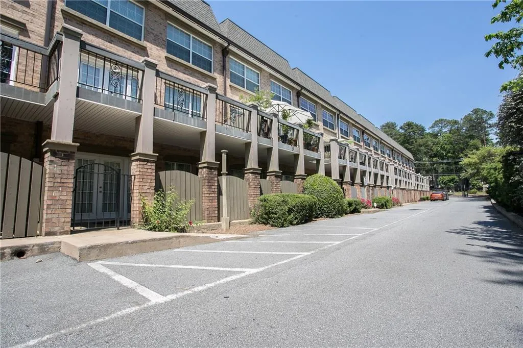 6980 Roswell Road Unit B7, Atlanta, Georgia 30328, 2 Bedrooms Bedrooms, ,2 BathroomsBathrooms,Residential,Sold,6980 Roswell Road Unit B7,6109523