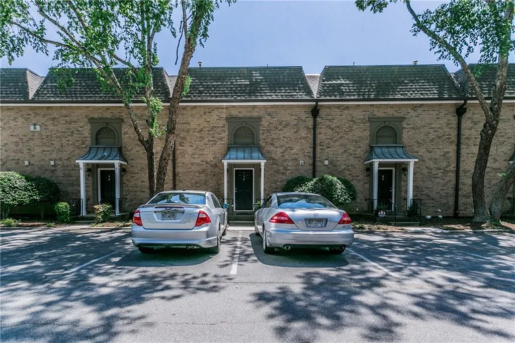 6980 Roswell Road Unit B7, Atlanta, Georgia 30328, 2 Bedrooms Bedrooms, ,2 BathroomsBathrooms,Residential,Sold,6980 Roswell Road Unit B7,6109523