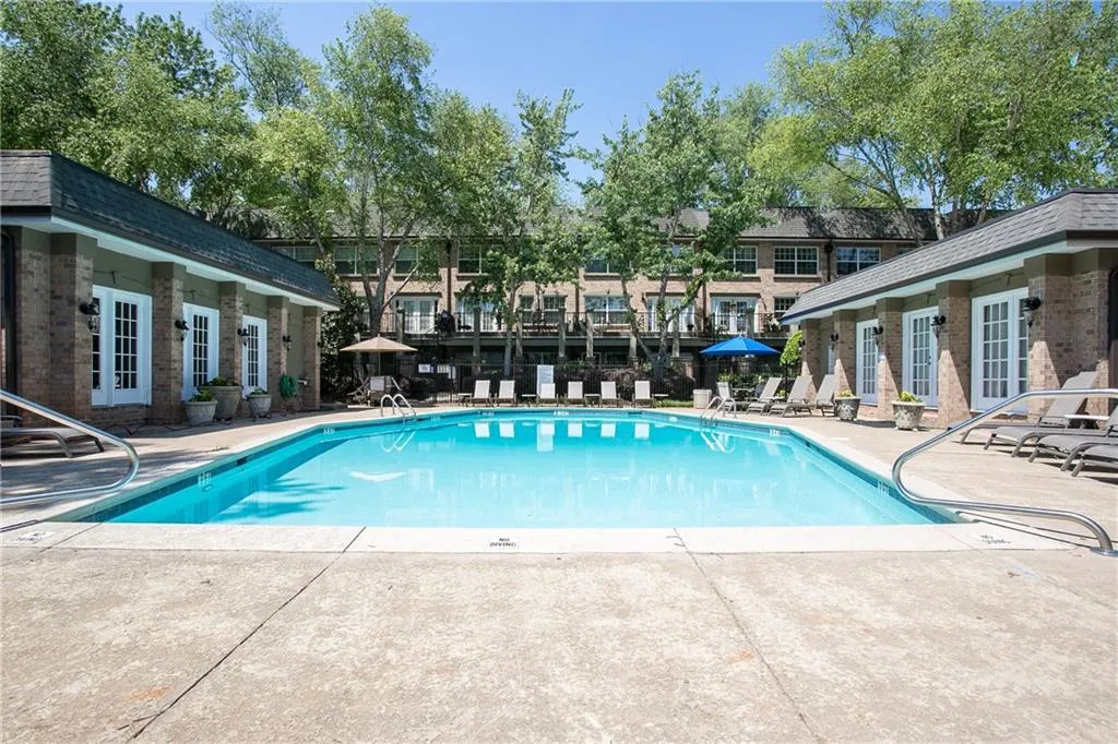 6980 Roswell Road Unit B7, Atlanta, Georgia 30328, 2 Bedrooms Bedrooms, ,2 BathroomsBathrooms,Residential,Sold,6980 Roswell Road Unit B7,6109523