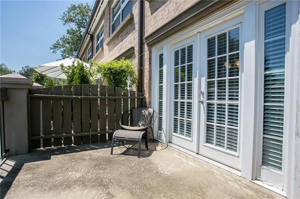 6980 Roswell Road Unit B7, Atlanta, Georgia 30328, 2 Bedrooms Bedrooms, ,2 BathroomsBathrooms,Residential,Sold,6980 Roswell Road Unit B7,6109523