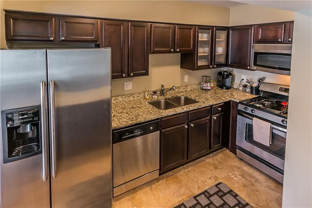6980 Roswell Road Unit B7, Atlanta, Georgia 30328, 2 Bedrooms Bedrooms, ,2 BathroomsBathrooms,Residential,Sold,6980 Roswell Road Unit B7,6109523