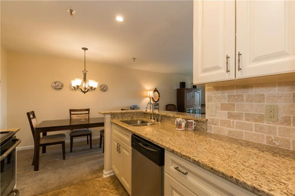 300 Johnson Ferry Road Ne Unit 1003, Atlanta, Georgia 30328, 1 Bedroom Bedrooms, ,1 BathroomBathrooms,Residential,Sold,300 Johnson Ferry Road Ne Unit 1003,5674640