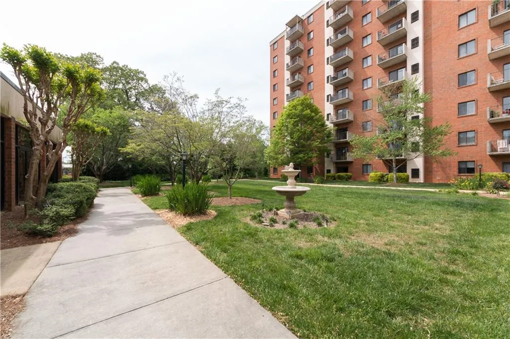 300 Johnson Ferry Road Ne Unit 1003, Atlanta, Georgia 30328, 1 Bedroom Bedrooms, ,1 BathroomBathrooms,Residential,Sold,300 Johnson Ferry Road Ne Unit 1003,5674640