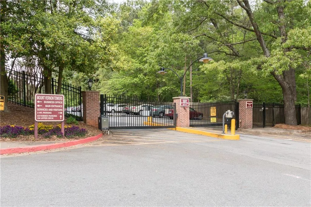 300 Johnson Ferry Road Ne Unit 1003, Atlanta, Georgia 30328, 1 Bedroom Bedrooms, ,1 BathroomBathrooms,Residential,Sold,300 Johnson Ferry Road Ne Unit 1003,5674640