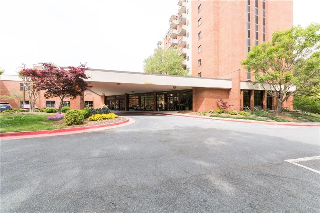 300 Johnson Ferry Road Ne Unit 1003, Atlanta, Georgia 30328, 1 Bedroom Bedrooms, ,1 BathroomBathrooms,Residential,Sold,300 Johnson Ferry Road Ne Unit 1003,5674640