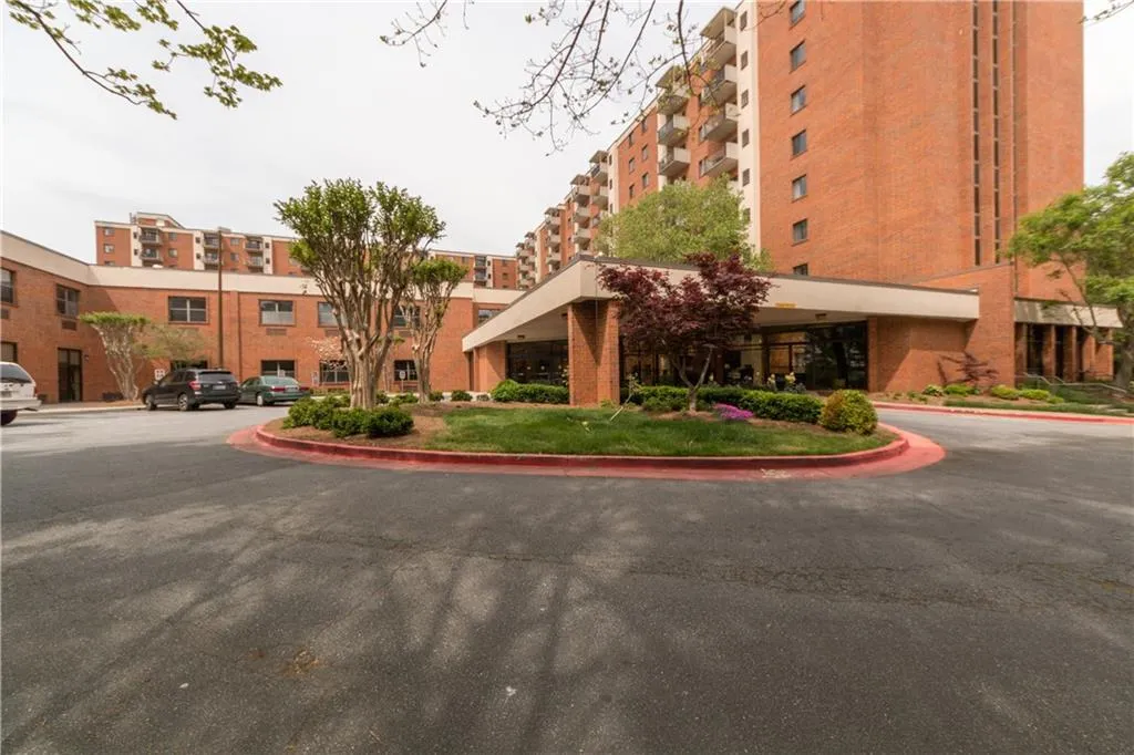 300 Johnson Ferry Road Ne Unit 1003, Atlanta, Georgia 30328, 1 Bedroom Bedrooms, ,1 BathroomBathrooms,Residential,Sold,300 Johnson Ferry Road Ne Unit 1003,5674640