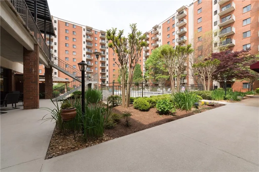 300 Johnson Ferry Road Ne Unit 1003, Atlanta, Georgia 30328, 1 Bedroom Bedrooms, ,1 BathroomBathrooms,Residential,Sold,300 Johnson Ferry Road Ne Unit 1003,5674640