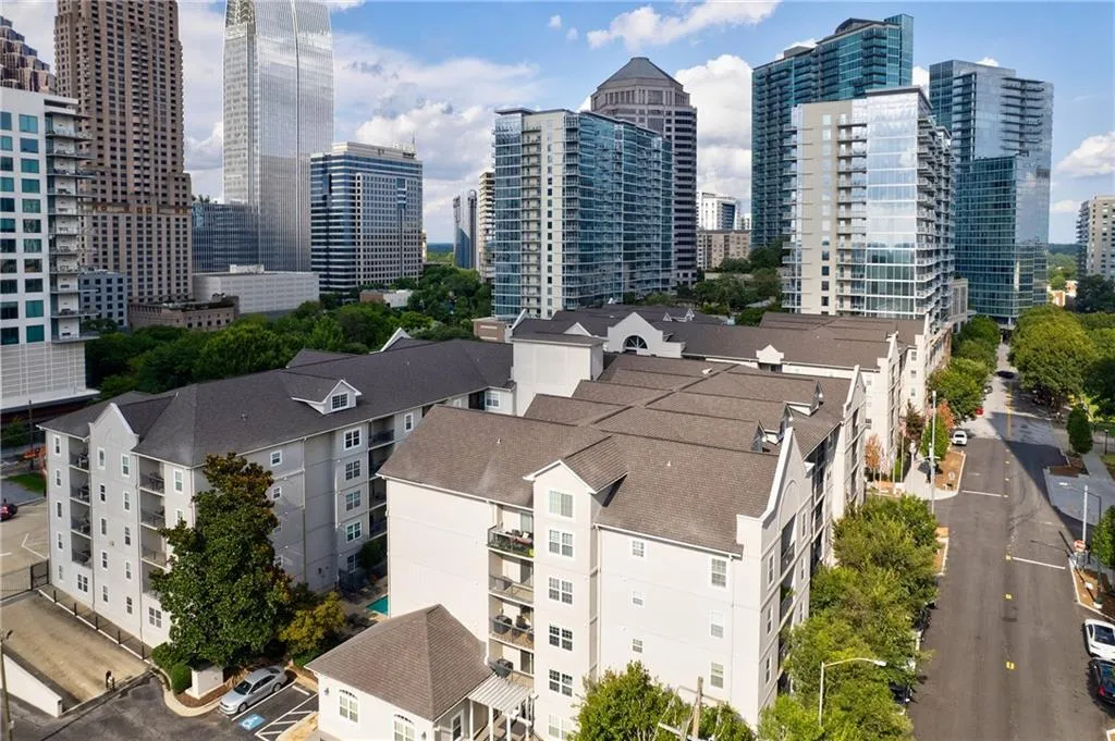 1074 Peachtree Walk Ne Unit B114, Atlanta, Georgia 30309, 2 Bedrooms Bedrooms, ,2 BathroomsBathrooms,Residential,For Sale,1074 Peachtree Walk Ne Unit B114,7612791