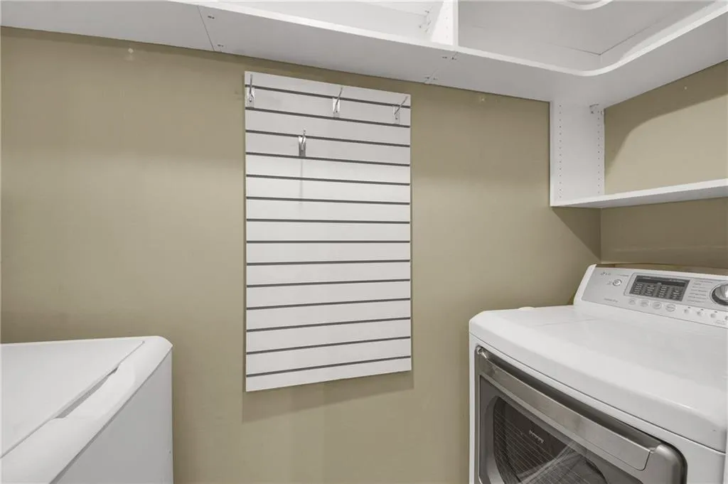 1074 Peachtree Walk Ne Unit B114, Atlanta, Georgia 30309, 2 Bedrooms Bedrooms, ,2 BathroomsBathrooms,Residential,For Sale,1074 Peachtree Walk Ne Unit B114,7612791