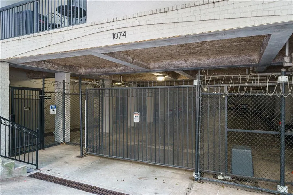 1074 Peachtree Walk Ne Unit B114, Atlanta, Georgia 30309, 2 Bedrooms Bedrooms, ,2 BathroomsBathrooms,Residential,For Sale,1074 Peachtree Walk Ne Unit B114,7612791