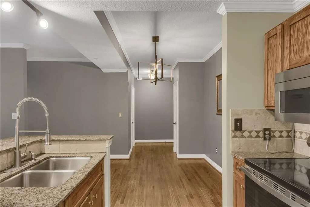 1074 Peachtree Walk Ne Unit B114, Atlanta, Georgia 30309, 2 Bedrooms Bedrooms, ,2 BathroomsBathrooms,Residential,For Sale,1074 Peachtree Walk Ne Unit B114,7612791