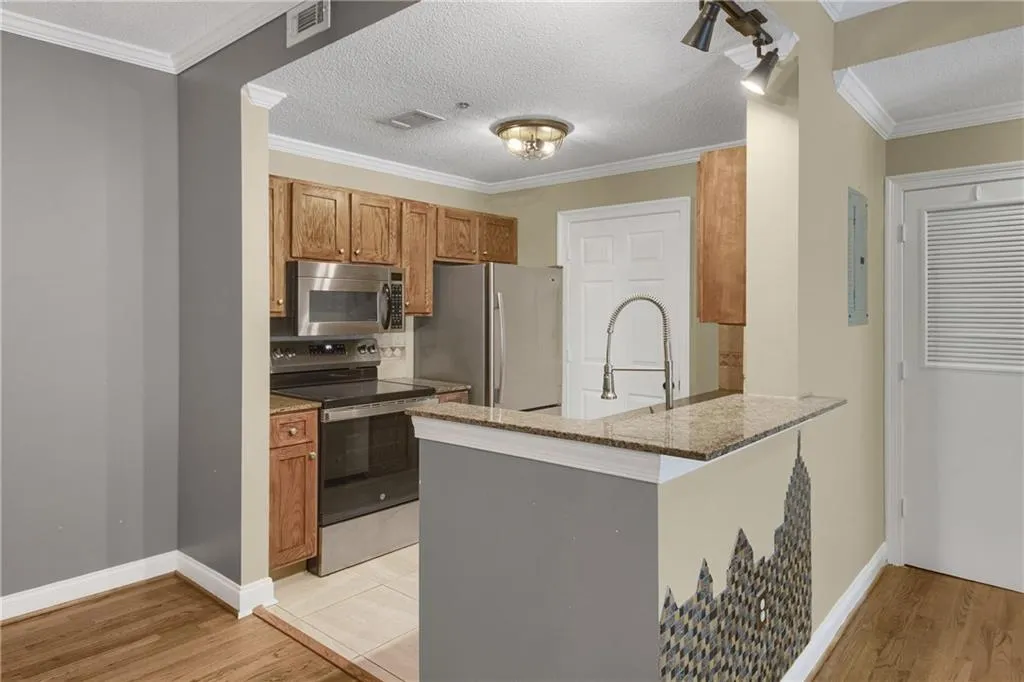 1074 Peachtree Walk Ne Unit B114, Atlanta, Georgia 30309, 2 Bedrooms Bedrooms, ,2 BathroomsBathrooms,Residential,For Sale,1074 Peachtree Walk Ne Unit B114,7612791