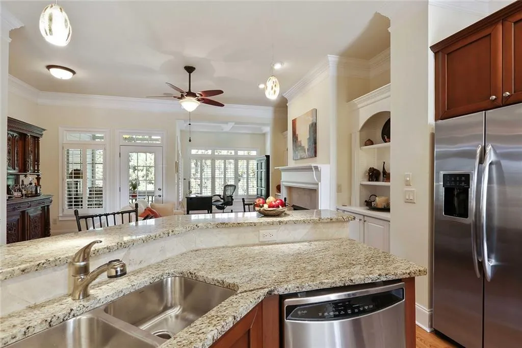 969 Persimmon Point, Sandy Springs, Georgia 30328, 3 Bedrooms Bedrooms, ,3 BathroomsBathrooms,Residential,Sold,969 Persimmon Point,5901358