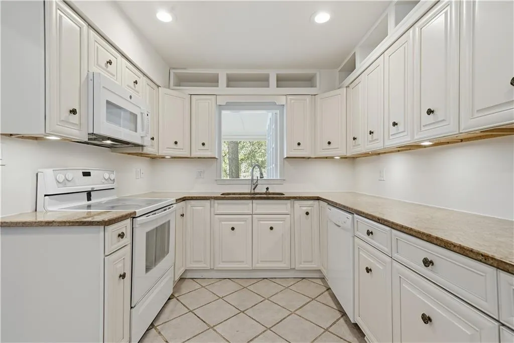 170 Elysian Way Nw, Atlanta, Georgia 30327, 3 Bedrooms Bedrooms, 0 ,2 BathroomsBathrooms,Residential,Sold,170 Elysian Way Nw,7689457