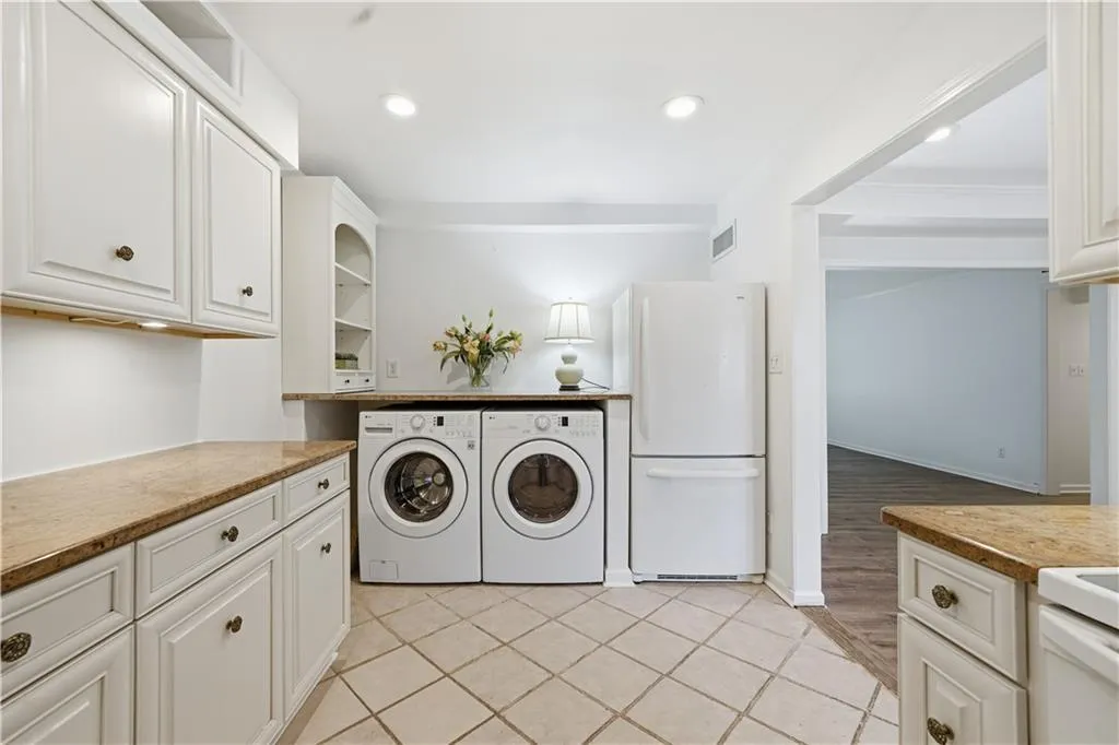 170 Elysian Way Nw, Atlanta, Georgia 30327, 3 Bedrooms Bedrooms, 0 ,2 BathroomsBathrooms,Residential,Sold,170 Elysian Way Nw,7689457