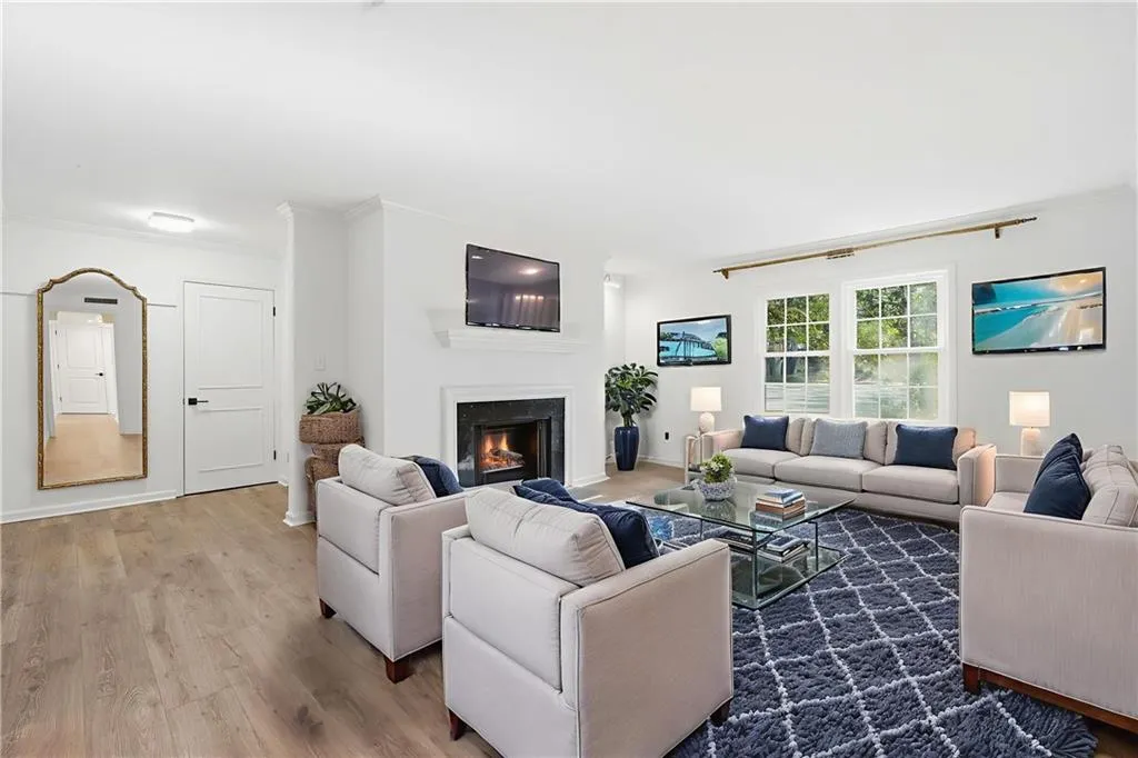 170 Elysian Way Nw, Atlanta, Georgia 30327, 3 Bedrooms Bedrooms, 0 ,2 BathroomsBathrooms,Residential,Sold,170 Elysian Way Nw,7689457