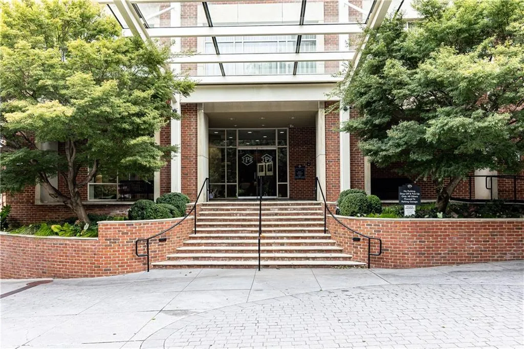 2626 Peachtree Road Nw Unit 706, Atlanta, Georgia 30305, 1 Bedroom Bedrooms, ,1 BathroomBathrooms,Residential,For Sale,2626 Peachtree Road Nw Unit 706,7642714