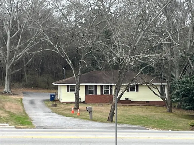 Single story home with a front lawn and driveway