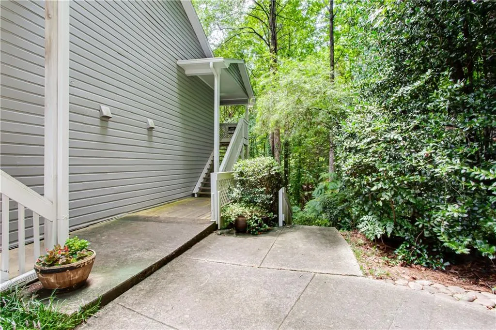 Entrance to the Units - All units have their own private entrance and they are very well separated.