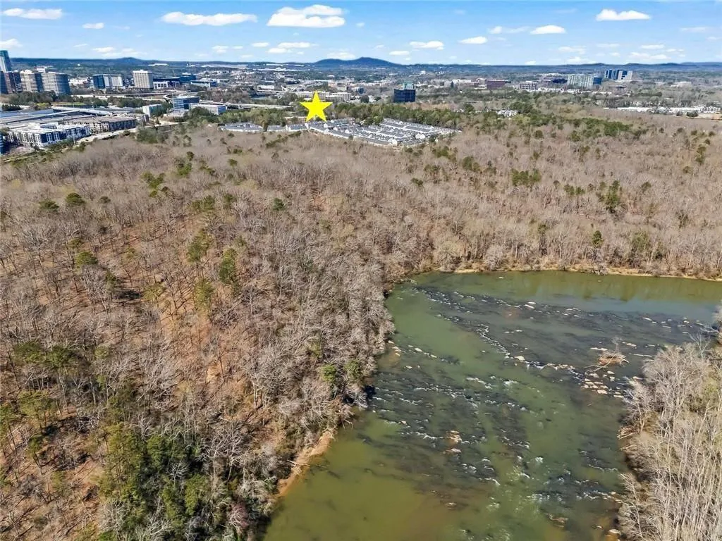 Aerial view of the community’s proximity to the scenic Palisades section of the Chattahoochee River