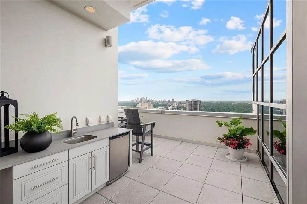 2828 Peachtree Road Nw Unit P 3300, Atlanta, Georgia 30305, 2 Bedrooms Bedrooms, 0 ,2 BathroomsBathrooms,Residential,For Sale,2828 Peachtree Road Nw Unit P 3300,7729647