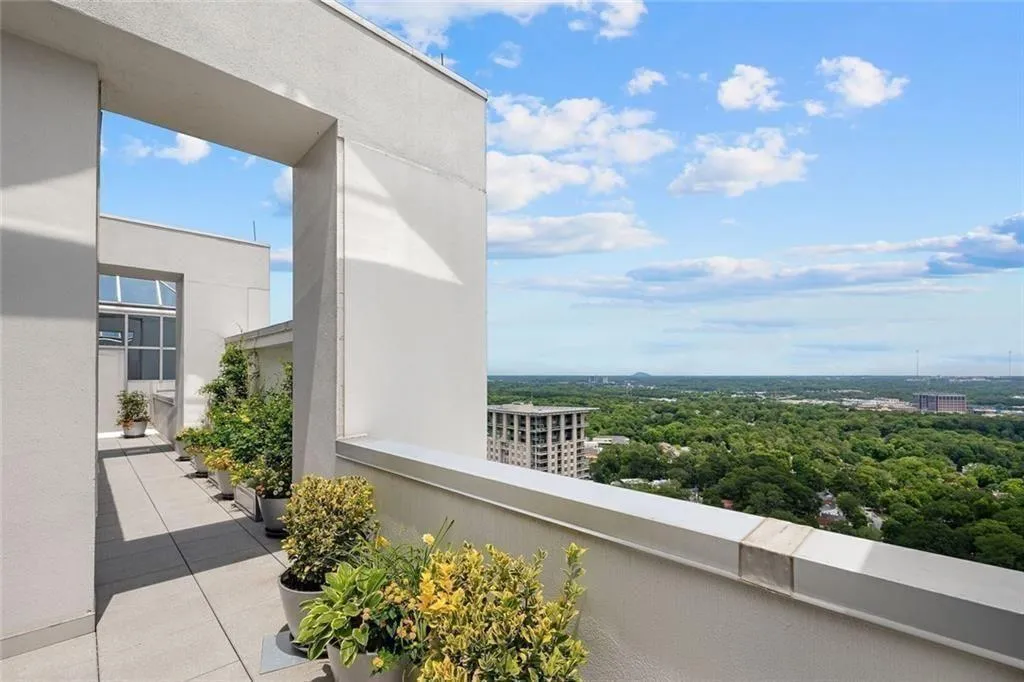 2828 Peachtree Road Nw Unit P 3300, Atlanta, Georgia 30305, 2 Bedrooms Bedrooms, 0 ,2 BathroomsBathrooms,Residential,For Sale,2828 Peachtree Road Nw Unit P 3300,7729647