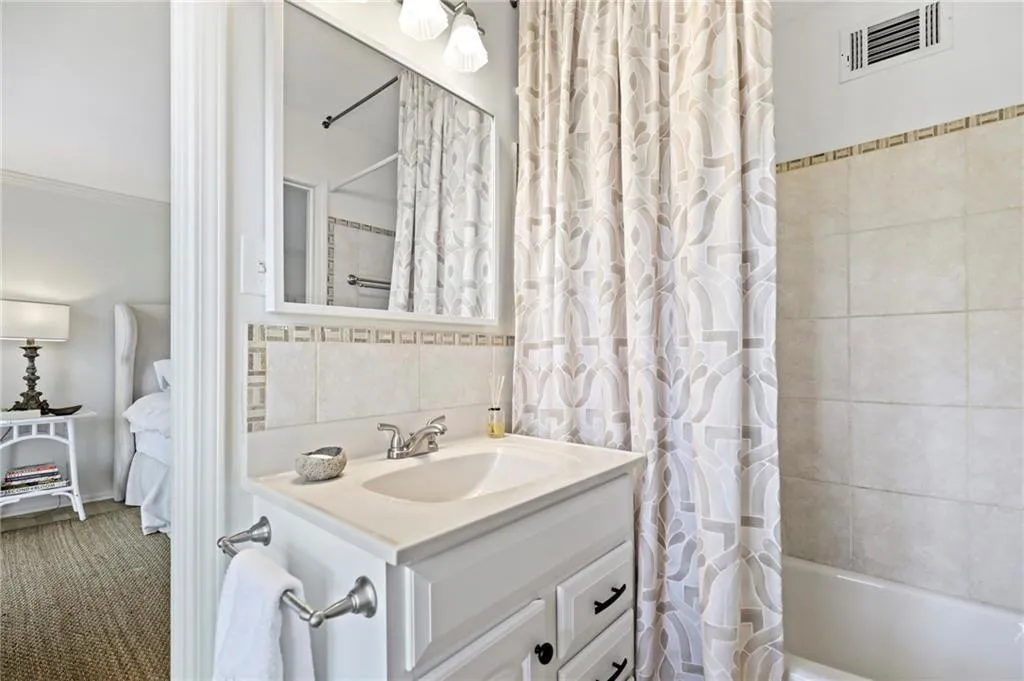 630 Edgewater Trail, Sandy Springs, Georgia 30328, 3 Bedrooms Bedrooms, ,2 BathroomsBathrooms,Residential,Sold,630 Edgewater Trail,6843564