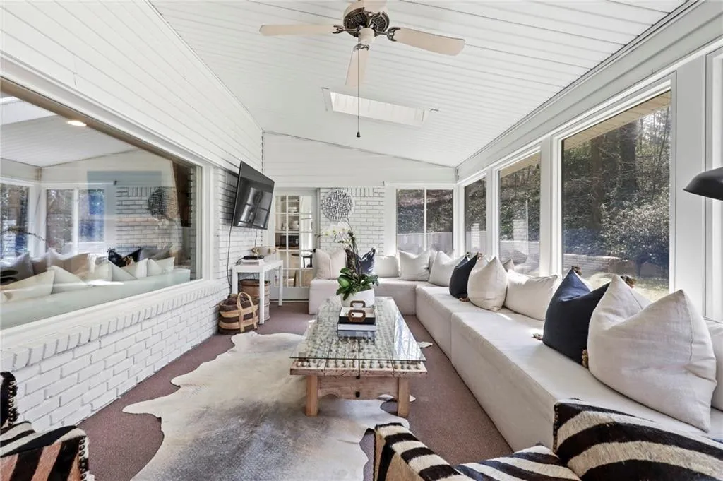 630 Edgewater Trail, Sandy Springs, Georgia 30328, 3 Bedrooms Bedrooms, ,2 BathroomsBathrooms,Residential,Sold,630 Edgewater Trail,6843564