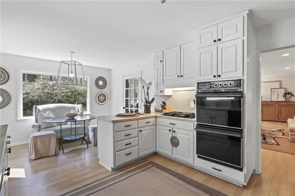 630 Edgewater Trail, Sandy Springs, Georgia 30328, 3 Bedrooms Bedrooms, ,2 BathroomsBathrooms,Residential,Sold,630 Edgewater Trail,6843564