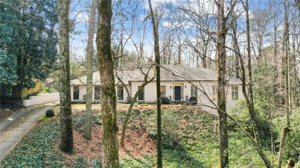 630 Edgewater Trail, Sandy Springs, Georgia 30328, 3 Bedrooms Bedrooms, ,2 BathroomsBathrooms,Residential,Sold,630 Edgewater Trail,6843564