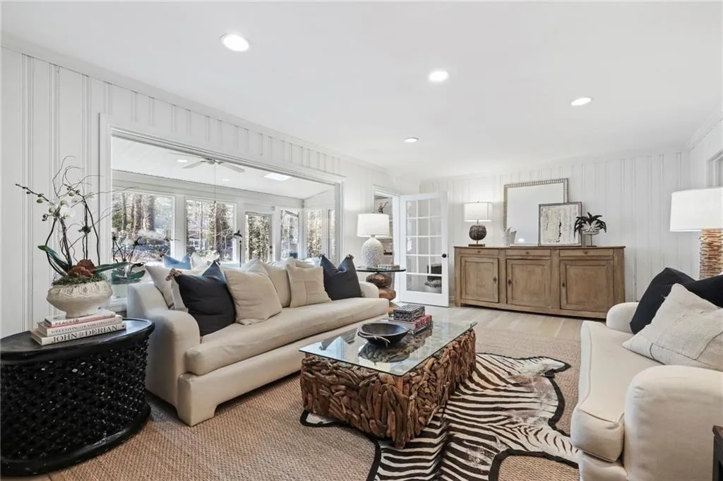 630 Edgewater Trail, Sandy Springs, Georgia 30328, 3 Bedrooms Bedrooms, ,2 BathroomsBathrooms,Residential,Sold,630 Edgewater Trail,6843564