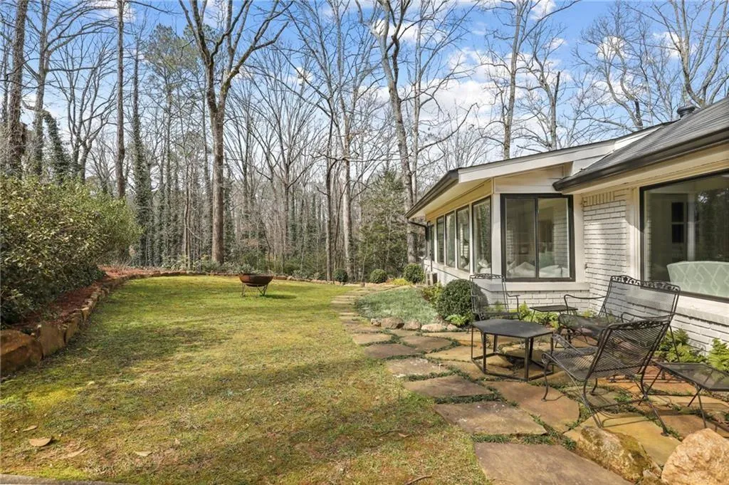 630 Edgewater Trail, Sandy Springs, Georgia 30328, 3 Bedrooms Bedrooms, ,2 BathroomsBathrooms,Residential,Sold,630 Edgewater Trail,6843564