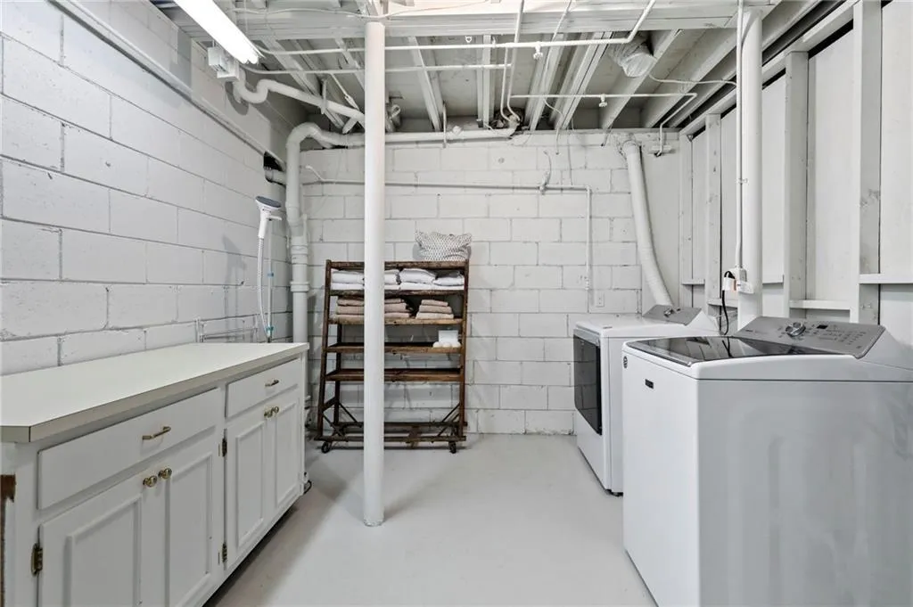 630 Edgewater Trail, Sandy Springs, Georgia 30328, 3 Bedrooms Bedrooms, ,2 BathroomsBathrooms,Residential,Sold,630 Edgewater Trail,6843564