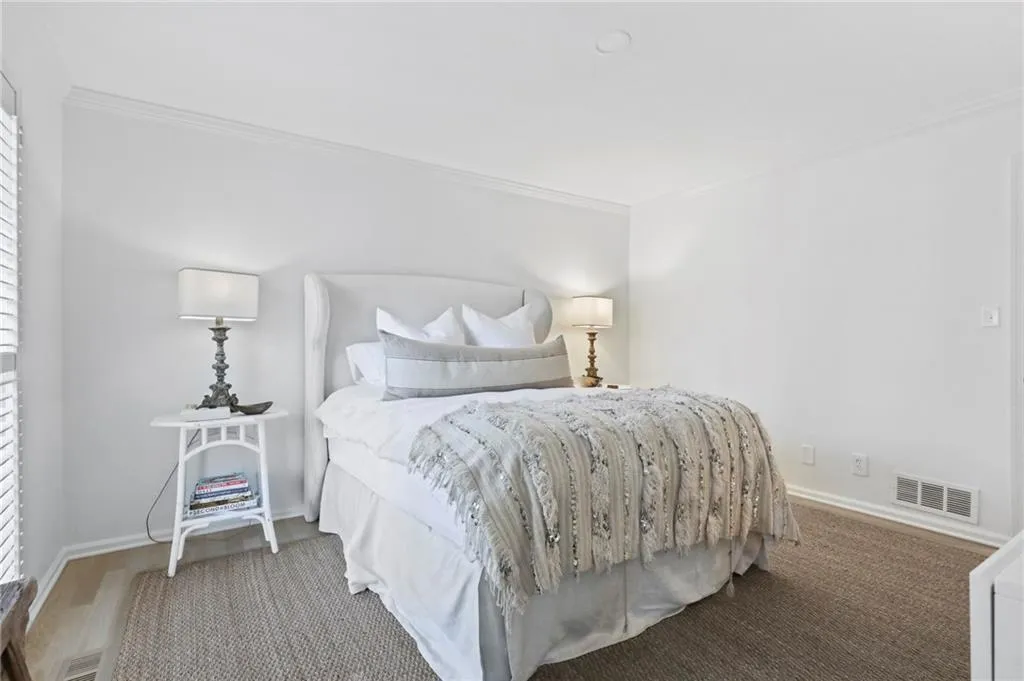 630 Edgewater Trail, Sandy Springs, Georgia 30328, 3 Bedrooms Bedrooms, ,2 BathroomsBathrooms,Residential,Sold,630 Edgewater Trail,6843564