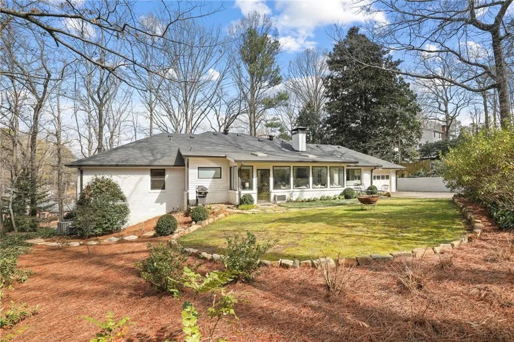 630 Edgewater Trail, Sandy Springs, Georgia 30328, 3 Bedrooms Bedrooms, ,2 BathroomsBathrooms,Residential,Sold,630 Edgewater Trail,6843564