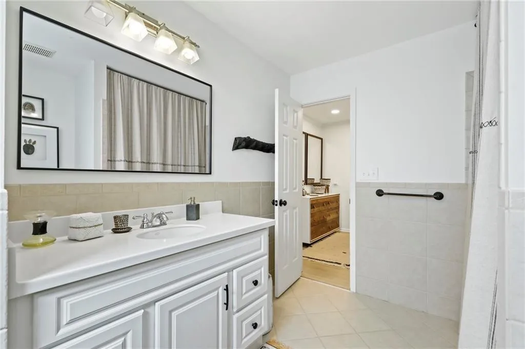 630 Edgewater Trail, Sandy Springs, Georgia 30328, 3 Bedrooms Bedrooms, ,2 BathroomsBathrooms,Residential,Sold,630 Edgewater Trail,6843564