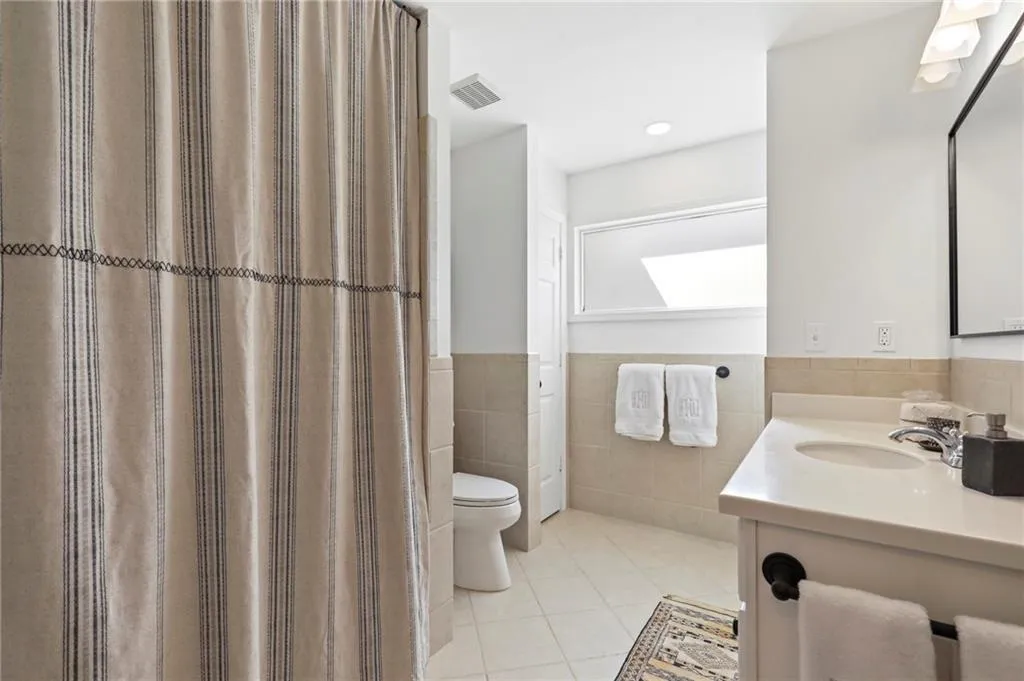 630 Edgewater Trail, Sandy Springs, Georgia 30328, 3 Bedrooms Bedrooms, ,2 BathroomsBathrooms,Residential,Sold,630 Edgewater Trail,6843564